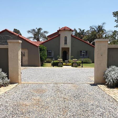Nouveau Studios Pretoria-Noord Esterno foto