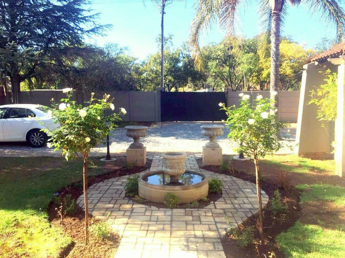 Nouveau Studios Pretoria-Noord Esterno foto