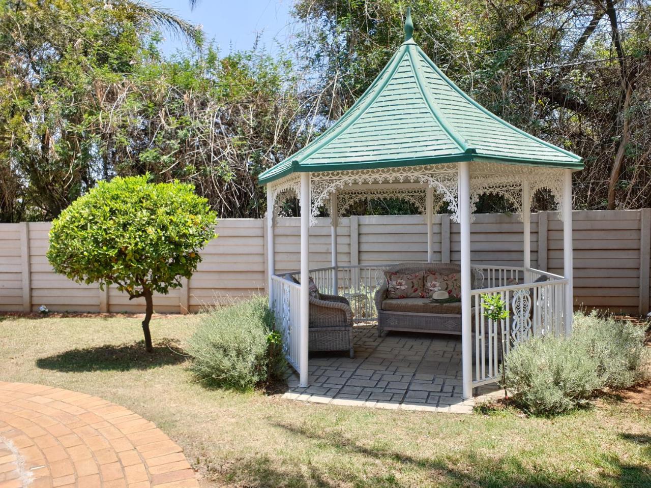 Nouveau Studios Pretoria-Noord Esterno foto